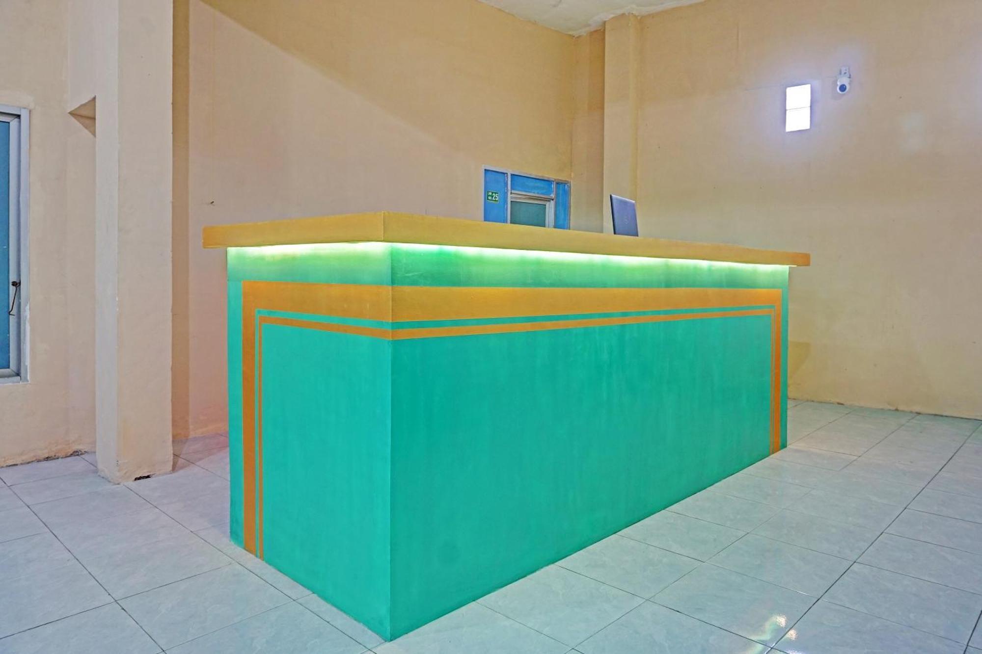 Oyo 91825 Ayu Lestari Homestay Nganjuk Екстер'єр фото