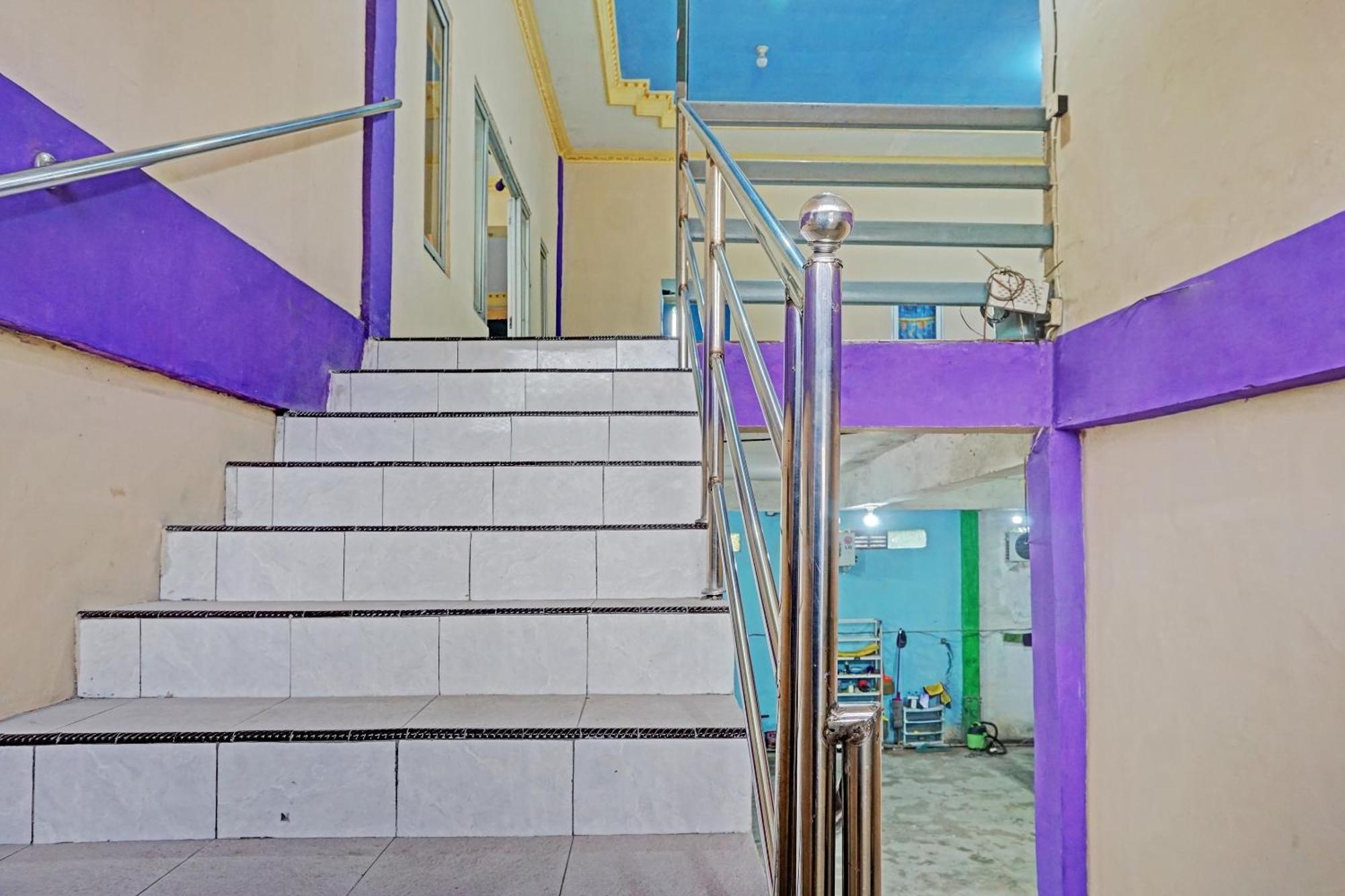 Oyo 91825 Ayu Lestari Homestay Nganjuk Екстер'єр фото