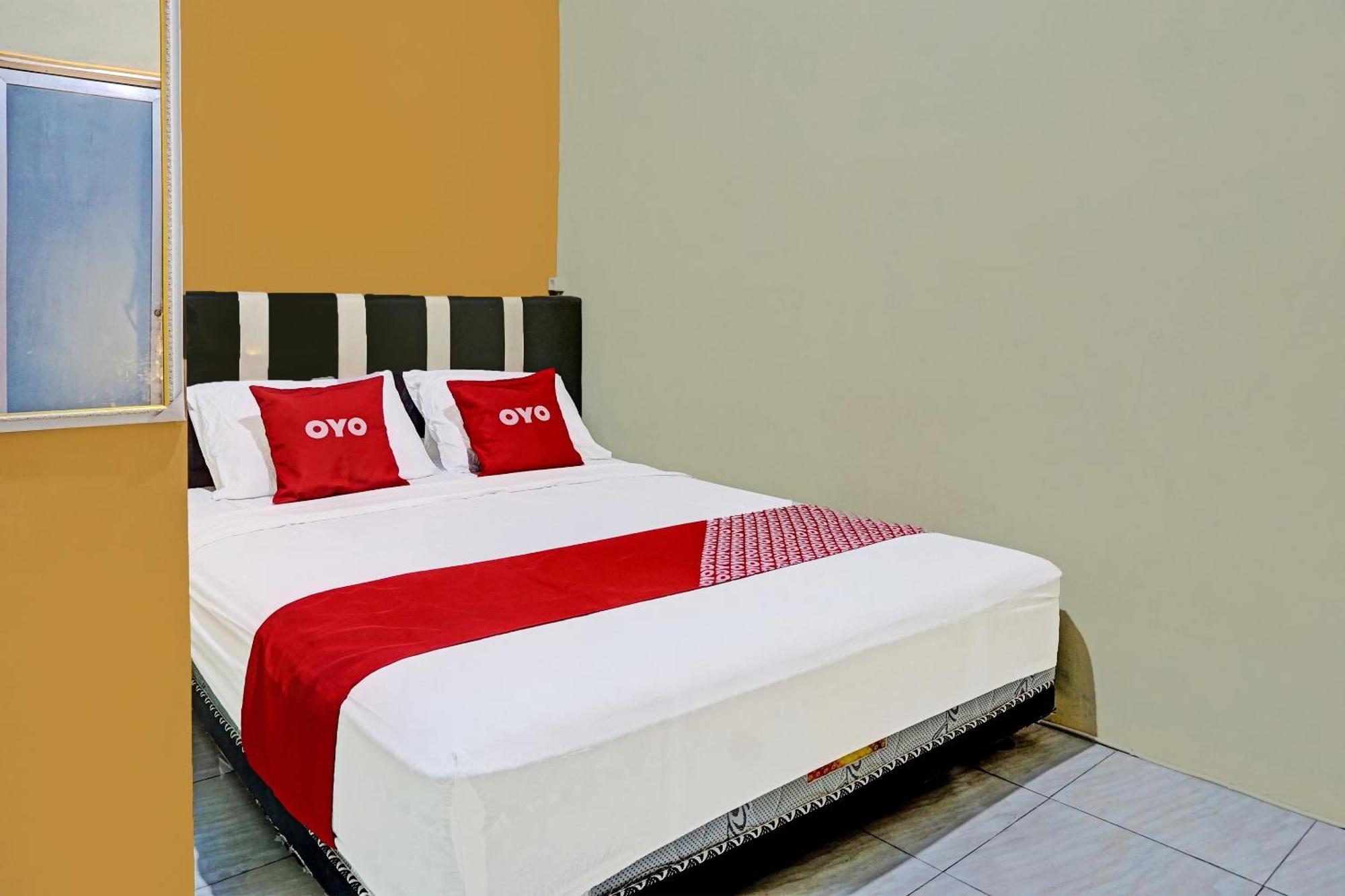 Oyo 91825 Ayu Lestari Homestay Nganjuk Екстер'єр фото