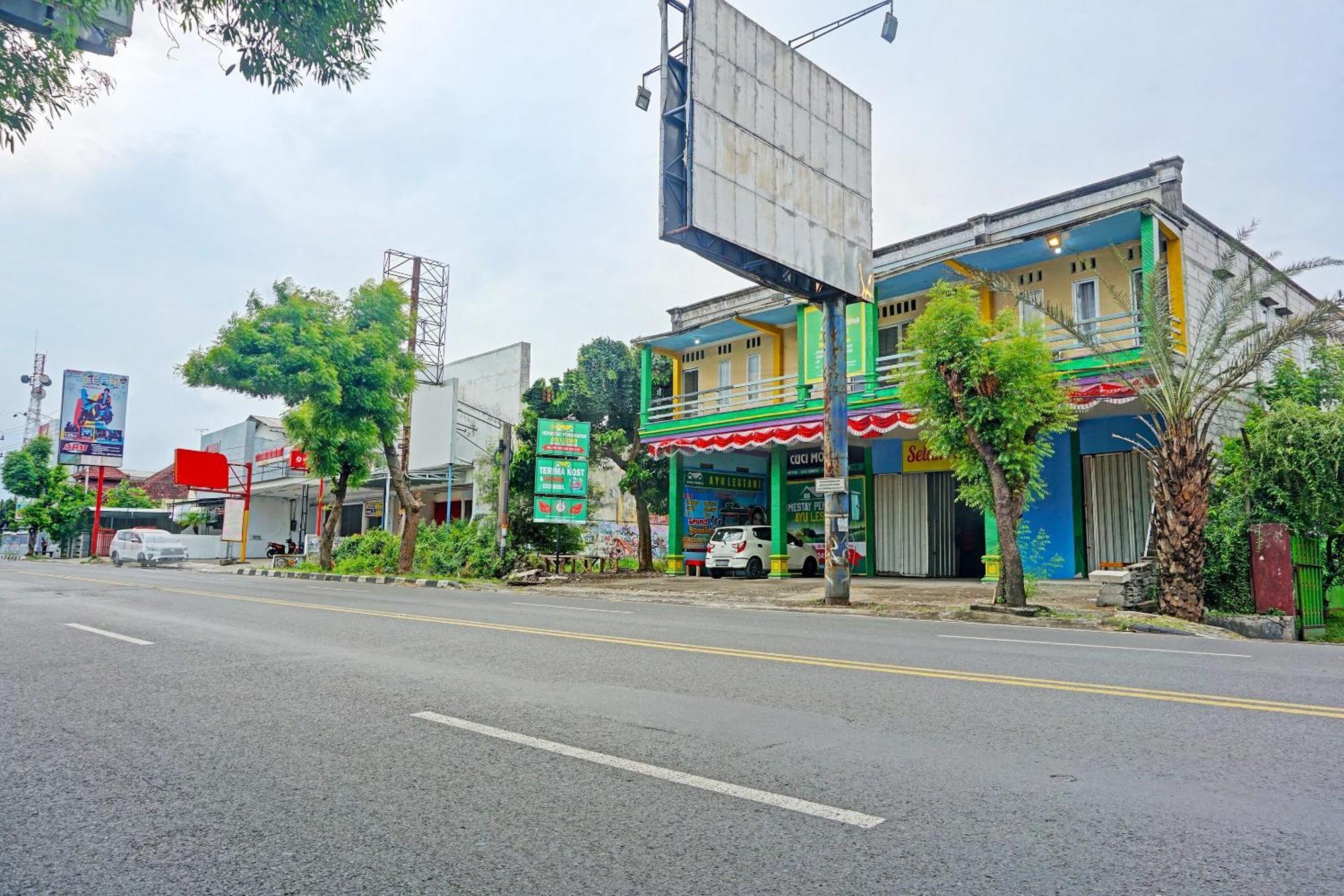 Oyo 91825 Ayu Lestari Homestay Nganjuk Екстер'єр фото