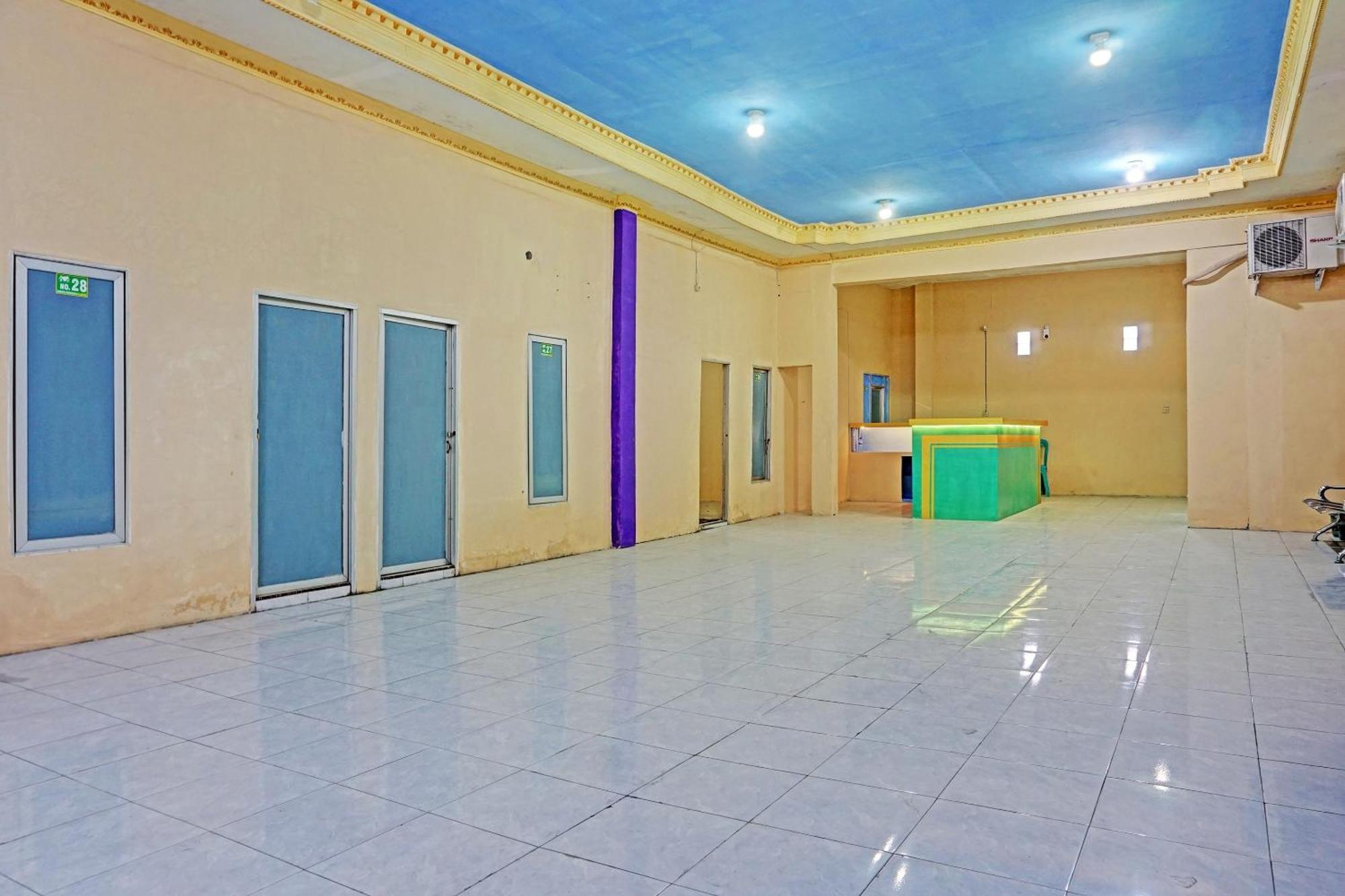 Oyo 91825 Ayu Lestari Homestay Nganjuk Екстер'єр фото