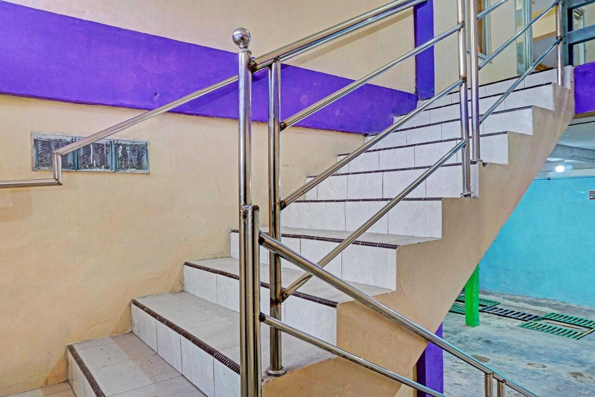 Oyo 91825 Ayu Lestari Homestay Nganjuk Екстер'єр фото