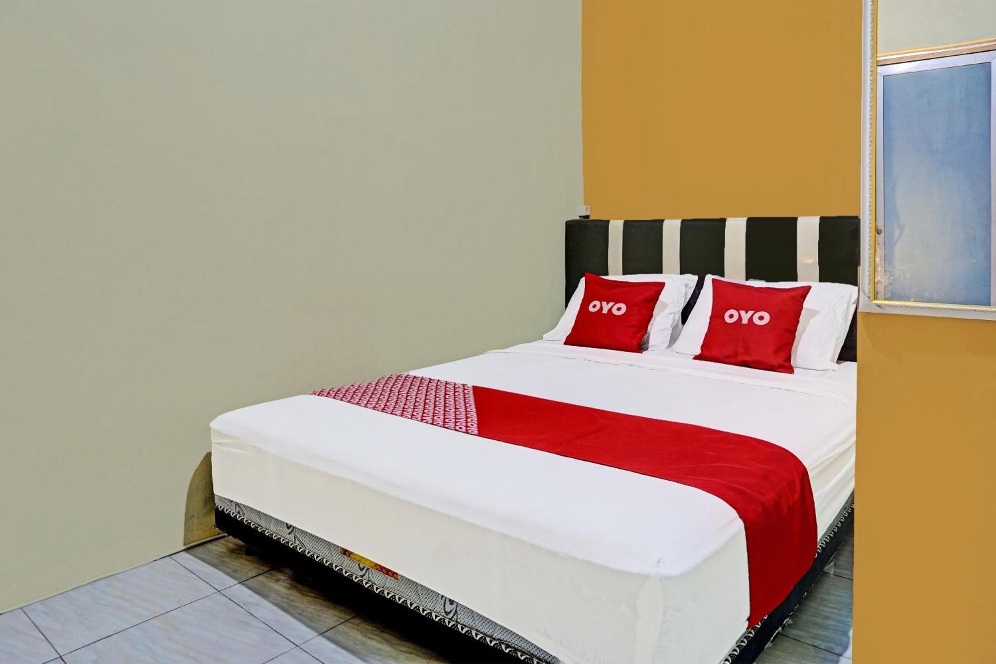 Oyo 91825 Ayu Lestari Homestay Nganjuk Екстер'єр фото